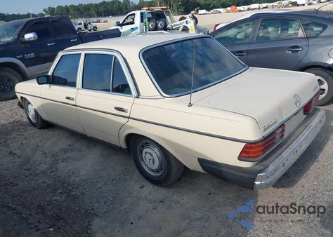 1983 Mercedes-Benz 240 D z USA, uszkodzony, nr VIN WDBAB23A5DB391976